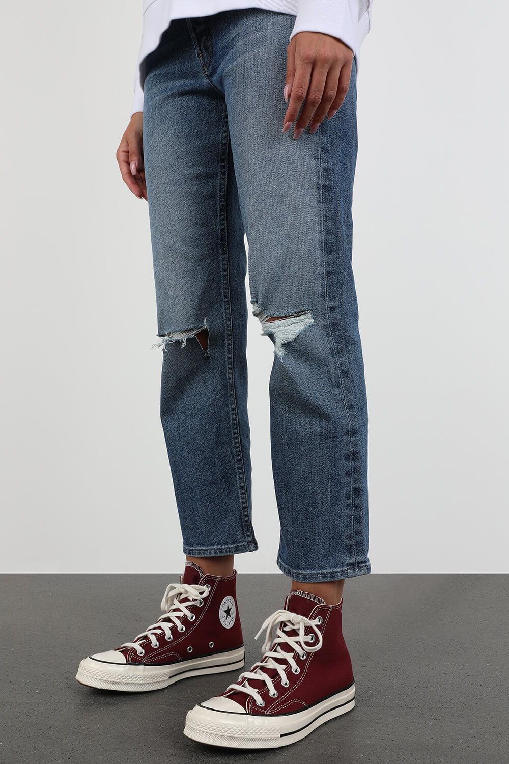 תמונת כל הלוק של סניקרס אולסטאר צ'אק 70 בגוון בורדו